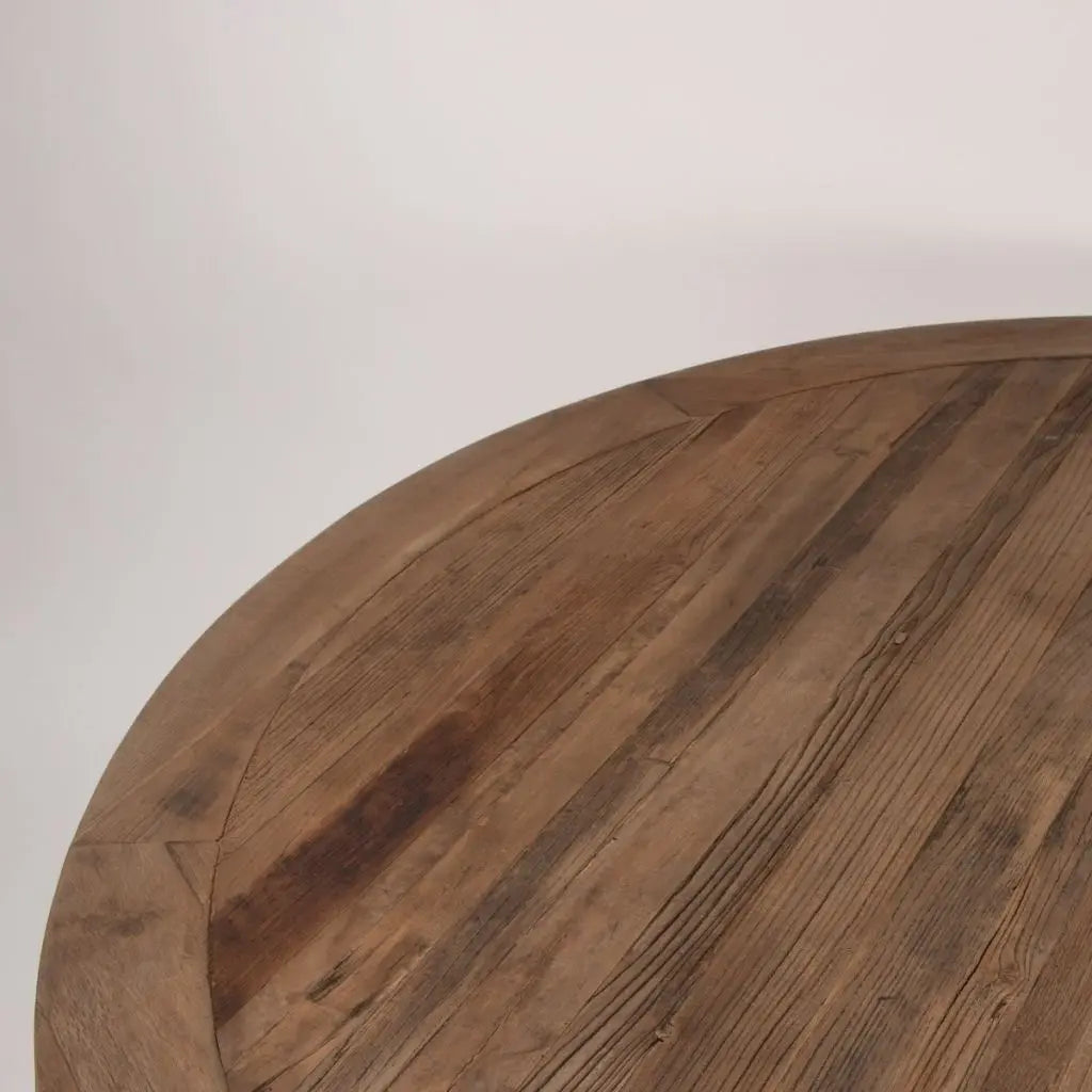 Farmhouse Round Table Seats f 8-10 guest