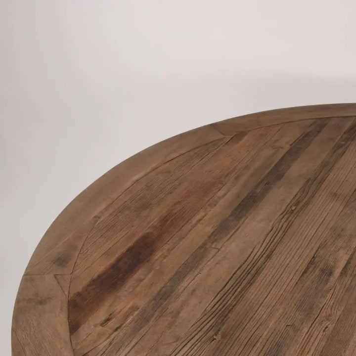 Farmhouse Round Table Seats f 8-10 guest